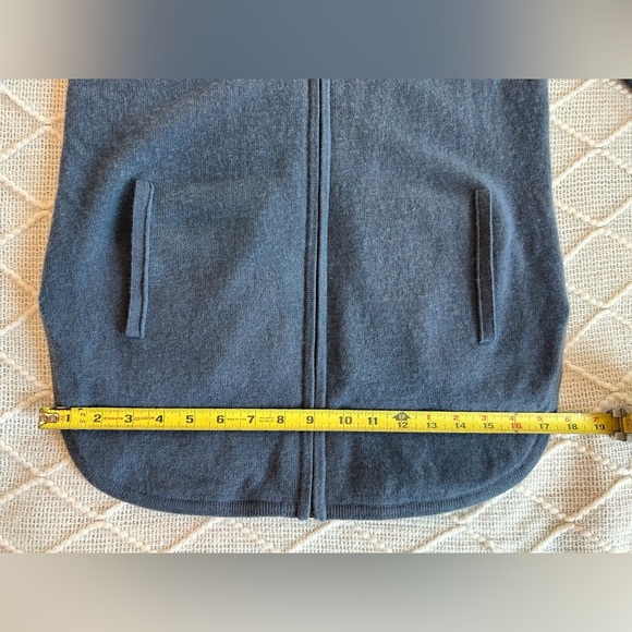 Neiman Marcus Women’s 100% Cashmere Zip Up Sweater. Blue size small. - Picture 5 of 12